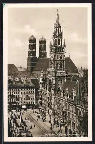 AK München, Rathaus und Frauenkirche