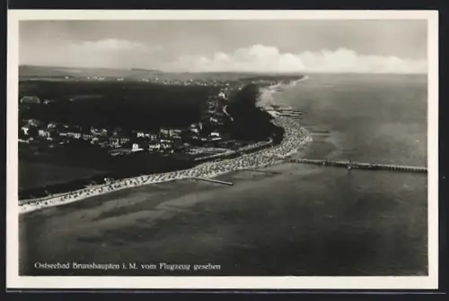 AK Brunshaupten i. M., Strand und Seebrücke vom Flugzeug gesehen