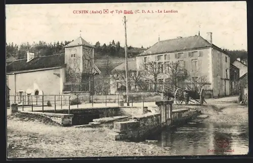 AK Cunfin /Aube, Le Landion et bâtiments historiques près du pont