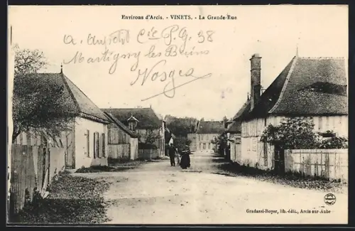 AK Vinets, La Grande Rue avec des maisons et des passants