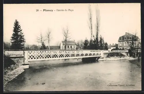 AK Plancy, Entrée du Pays avec pont et maisons environnantes
