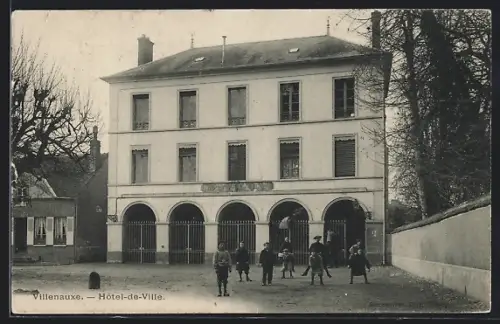 AK Villenauxe, Hôtel-de-Ville avec enfants jouant devant le bâtiment