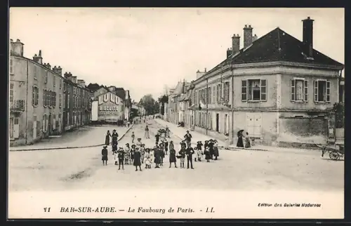 AK Bar-sur-Aube, Le Faubourg de Paris avec des enfants sur la place