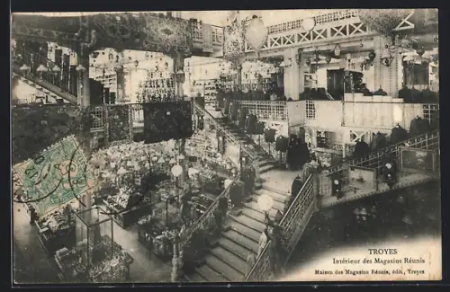 AK Troyes, Intérieur des Magasins Réunis