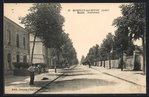AK Romilly-sur-Seine /Aube, Route Nationale avec vue sur les arbres alignés et les bâtiments adjacents