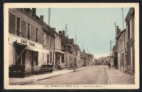 AK Romilly-sur-Seine /Aube, Rue Gornet-Boivin avec café-tabac et facades de maisons