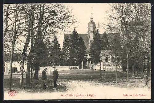AK Saint-Phal /Aube, L`Église et le parc environnant avec deux personnes en promenade