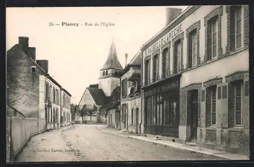 AK Plancy, Rue de l`Église avec vue sur l`église et bâtiments environnants