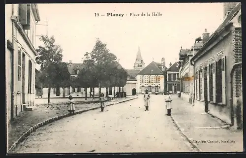 AK Plancy, Place de la Halle avec des enfants jouant dans la rue