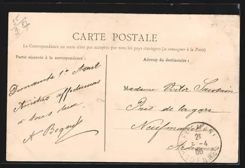 AK Troyes, Place Audiffred avec bâtiments historiques et rue pavée