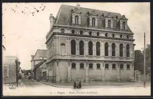 AK Troyes, Musée, Pavillon Andiffred