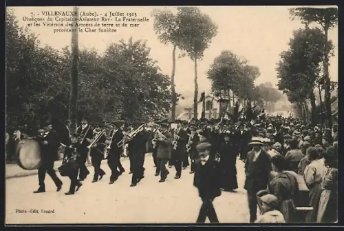 AK Villenauxe /Aube, Obsèques du Capitaine Aviateur Ray, cortège funèbre avec fanfare et vétérans