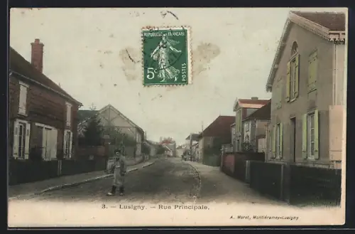 AK Lusigny, Rue Principale avec passants et maisons alentour