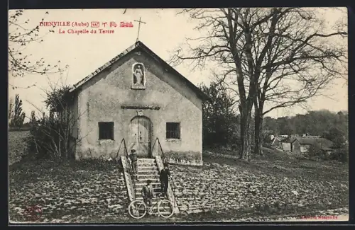 AK Dienville /Aube, La Chapelle du Terre avec vélos devant l`entrée