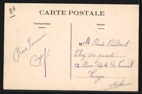 AK Bar-sur-Aube, Rue de la Gare avec passants et café animés