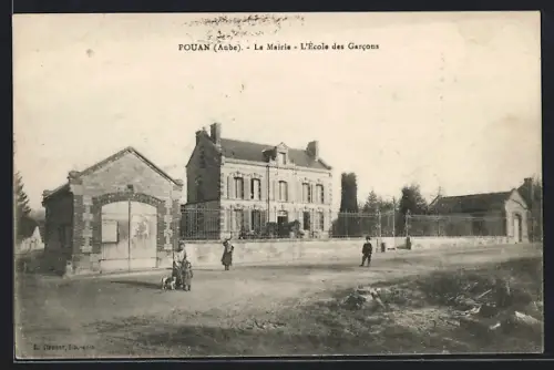AK Pouan /Aube, La Mairie, L`École des Garcons