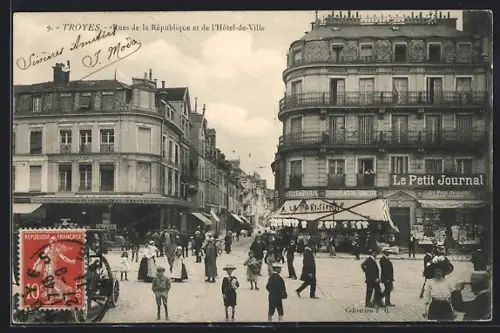 AK Troyes, Rues de la République et de l`Hôtel-de-Ville animées