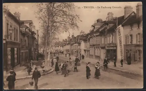 AK Troyes, Le Faubourg Croncels animé avec passants et commerces