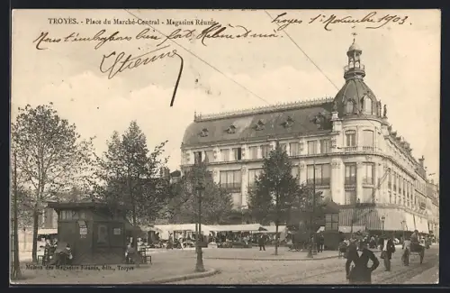 AK Troyes, Place du Marché-Central, Magasins Réunis et animation urbaine