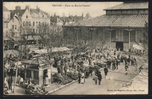 AK Troyes, Place du Marché-Central animée avec foule et étals de marché