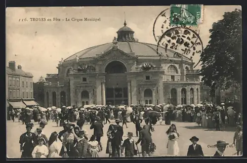 AK Troyes, Le Cirque Municipal lors de la fête avec foule assemblée