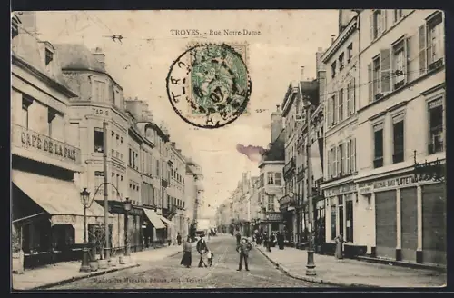 AK Troyes, Rue Notre-Dame animée avec passants et boutiques