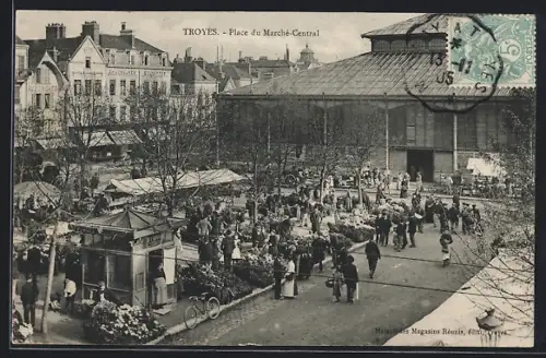 AK Troyes, Place du Marché-Central animée avec de nombreux étals et visiteurs