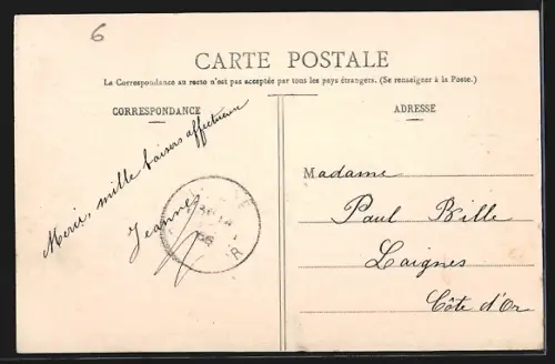 AK Troyes, Place du Marché-Central animée avec de nombreux étals et visiteurs