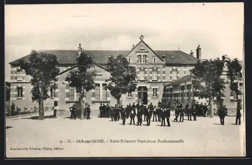AK Bar-sur-Seine, École Primaire Supérieure Professionnelle avec élèves devant le bâtiment