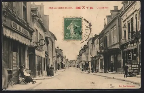 AK Bar-sur-Seine /Aube, Grande-Rue animée avec commerces et passants