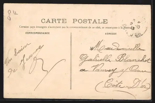 AK Bar-sur-Seine, Faubourg de Troyes avec cyclistes et piétons dans la rue animée