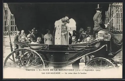 AK Troyes, 1re Fête de la Bonneterie, La reine dans le landau