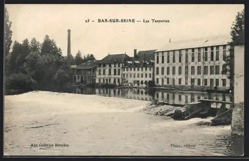 AK Bar-sur-Seine, Les Tanneries et la rivière en arrière-plan