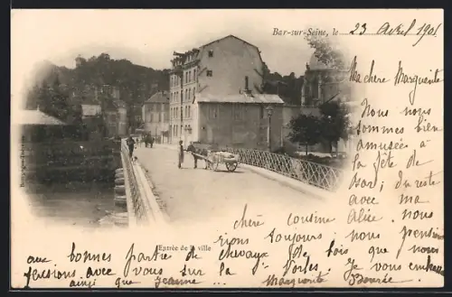 AK Bar-sur-Seine, Entrée de la ville avec pont et bâtiments adjacents