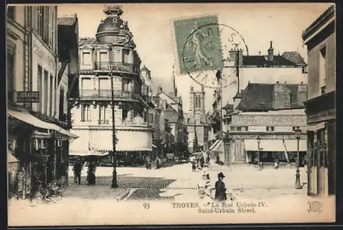 AK Troyes, La Rue Urbain-IV et ses bâtiments historiques