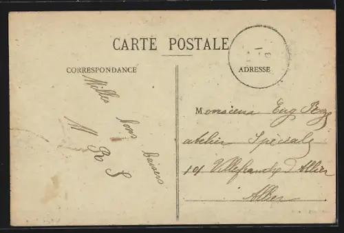 AK Troyes, La Rue de Turenne avec passants et cyclistes
