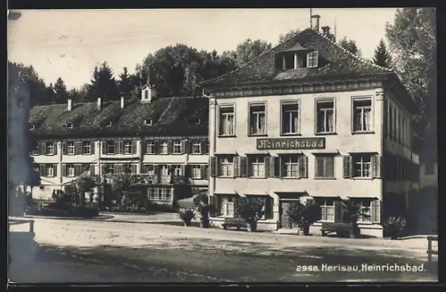 AK Herisau, Heinrichsbad, Frontansicht mit Strasse