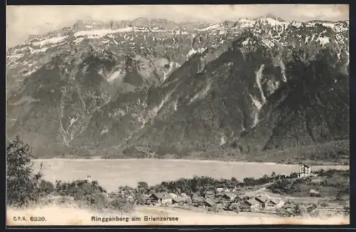 AK Ringgenberg am Brienzersee, Ortsansicht mit See und Bergwand