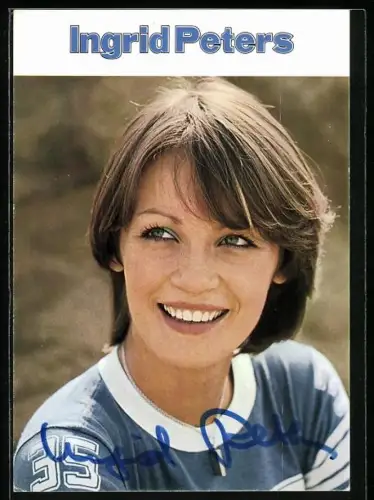 AK Musikerin Ingrid Peters lächelnd im Porträt, Autograph