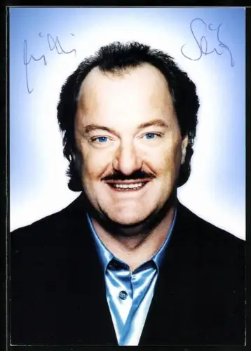 AK Musiker Willi Seitz lächelnd im Porträt, Autograph