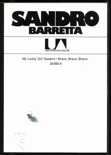 AK Musiker Sandro Barretta in die Kamera blickend, Autograph