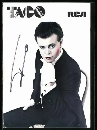 AK Musiker Taco sitzend im Porträt, Autograph