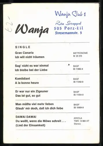 AK Musikerin Wanja lächelnd im Porträt, Autograph