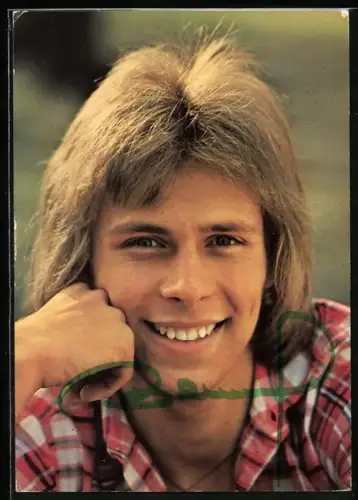 AK Musiker Benny mit aufgestütztem Kopf, Autograph