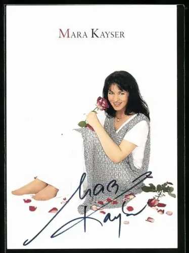 AK Musikerin Mara Kayser mit Rose posierend, Autograph