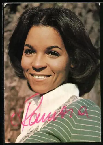 AK Musikerin Ramona mit reizendem Lächeln, Autograph