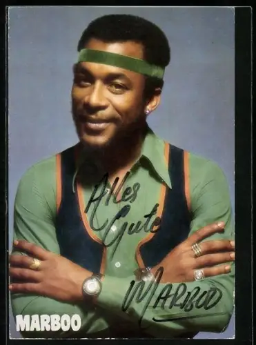 AK Musiker Marboo in grünem Hemd, Autograph