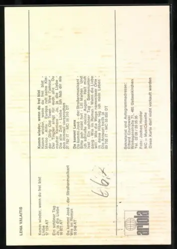 AK Musikerin Lena Valaitis lächelnd im Porträt, Autograph