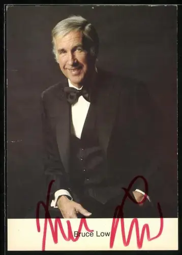 AK Musiker Bruce Low im Smoking, Autograph