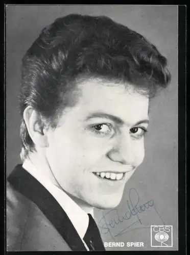 AK Musiker Bernd Spier lächelnd in Kamera blickend, Autograph